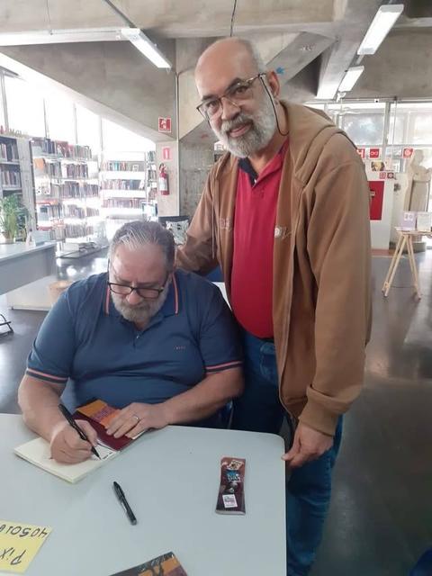 Foto 34 da galeria do Bibliografia